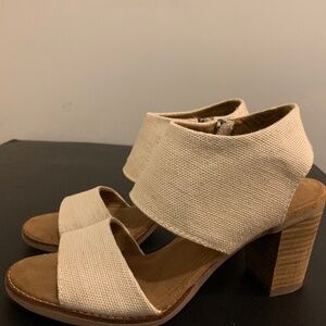 Toms size 8 sandal with heel